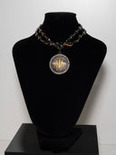 collana cubus serie apis – catena cubi neri e medaglia ape tempestata di brillantini