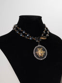 collana cubus serie apis – catena cubi neri e medaglia ape tempestata di brillantini