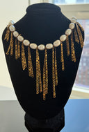 Choker Maria con perle fiume e cascata di metallo color bronzo