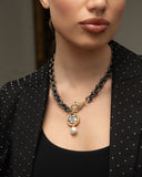 collana  musa catena color antracite chiusura moschettone brillantini medaglione bicolor perla